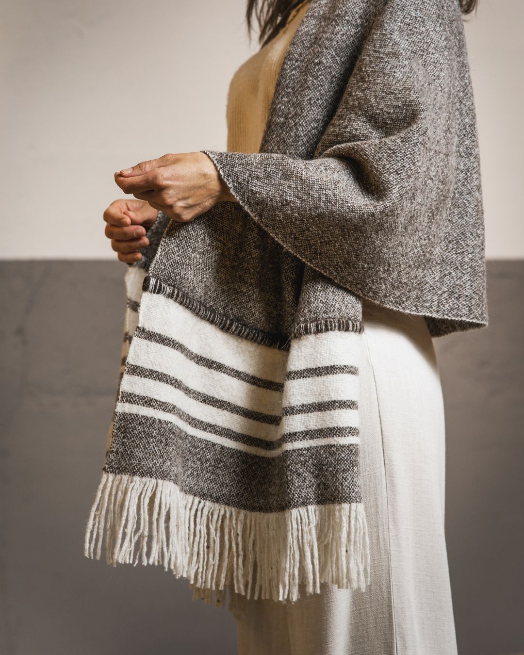 AUREA 255: Chal de Lana y Alpaca